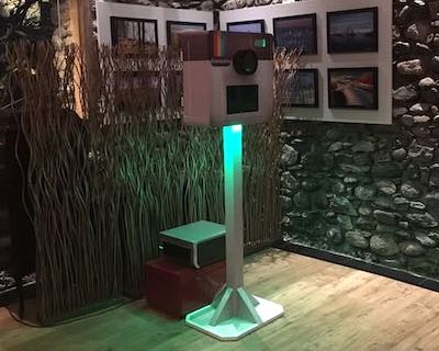 Fotomatón profesional en Barcelona con atrezzo divertido para bodas